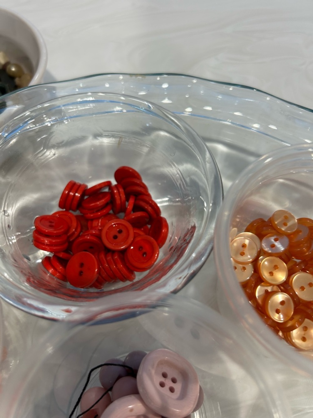 Lot of assorted VINTAGE various plastic BUTTONS! Sewers Artists & Collectors - Picture 6 of 8